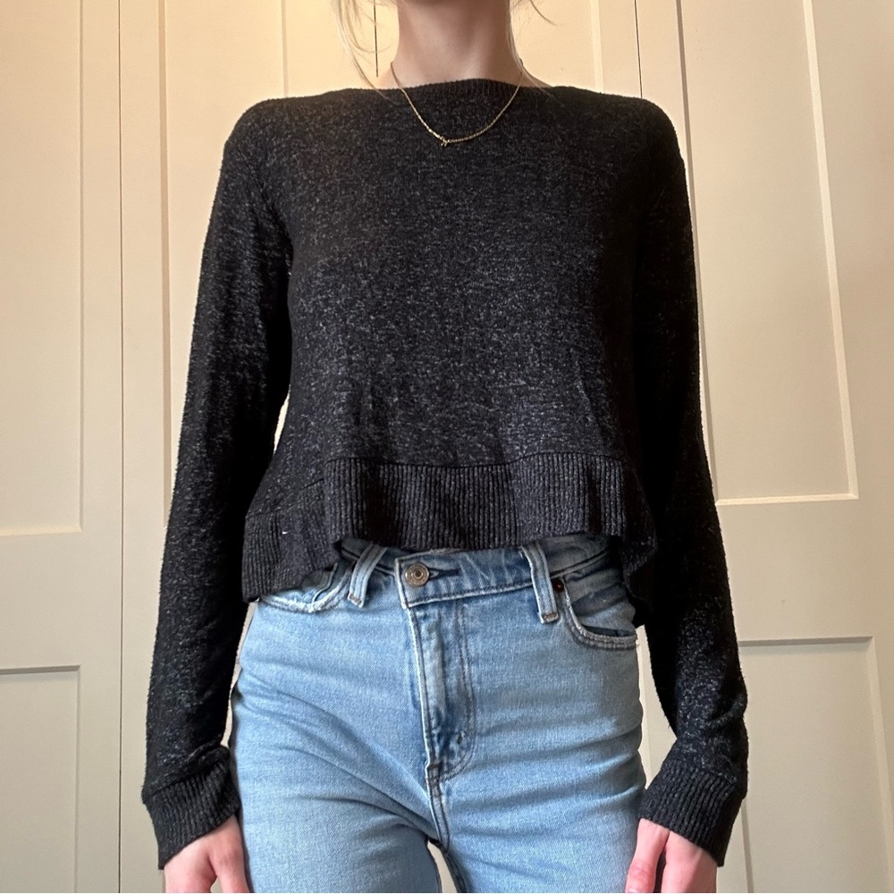 Lightweight, soft, black, cropped crew neck sweater. Size: xs